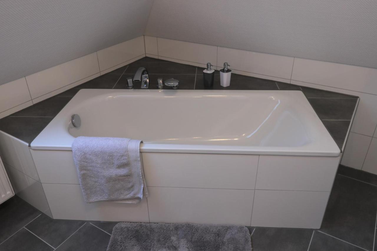 Ferienwohnung Villa Ruhr มึลไฮม์ อันแดร์ รัวร์ ภายนอก รูปภาพ